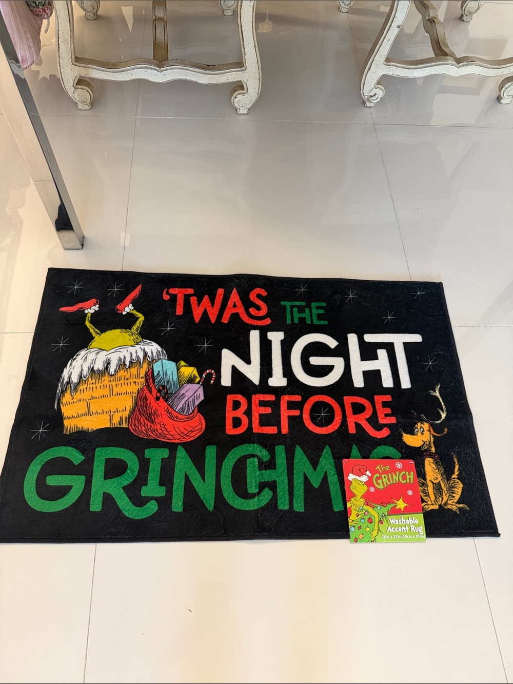 Dr. Seuss Grinch Black/White: Green /Red Holiday Accent Rug